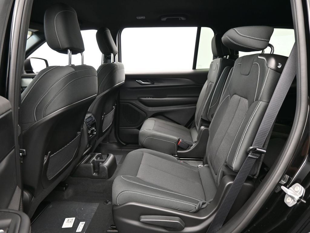 New 2026 Jeep Grand Cherokee L Laredo image 29