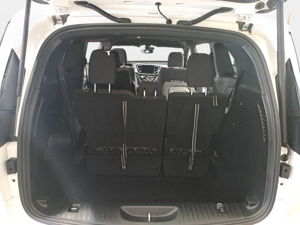Certified 2024 Chrysler Pacifica Touring image 14