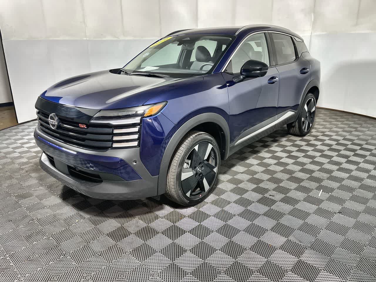 Used 2026 Nissan Kicks SR FWD image 4