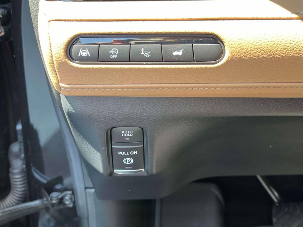 Used 2025 INFINITI QX80 Sensory AWD/4WD image 30