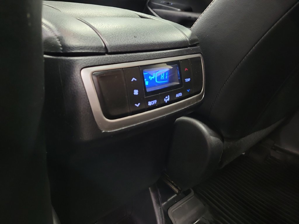 Used 2017 Toyota Highlander XLE AWD/4WD image 30