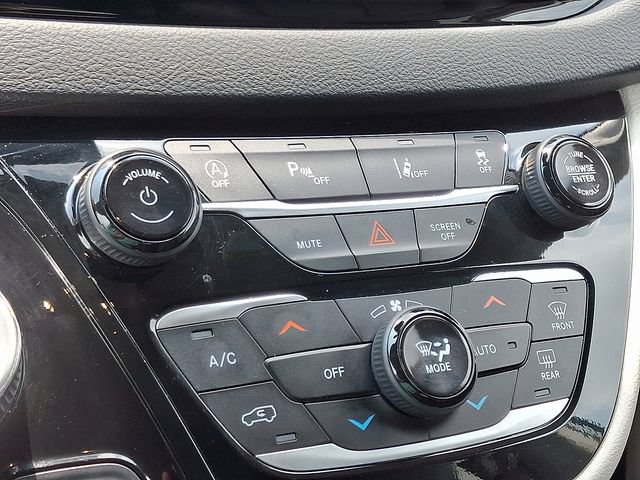 Used 2024 Chrysler Pacifica Touring-L FWD image 15