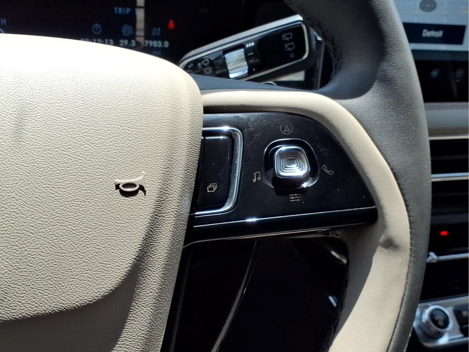 Used 2023 Lincoln Corsair AWD w/ Equipment Group 101A image 20