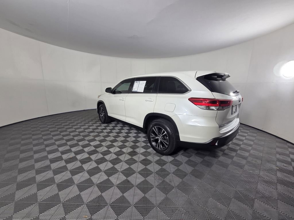 Used 2019 Toyota Highlander LE image 8