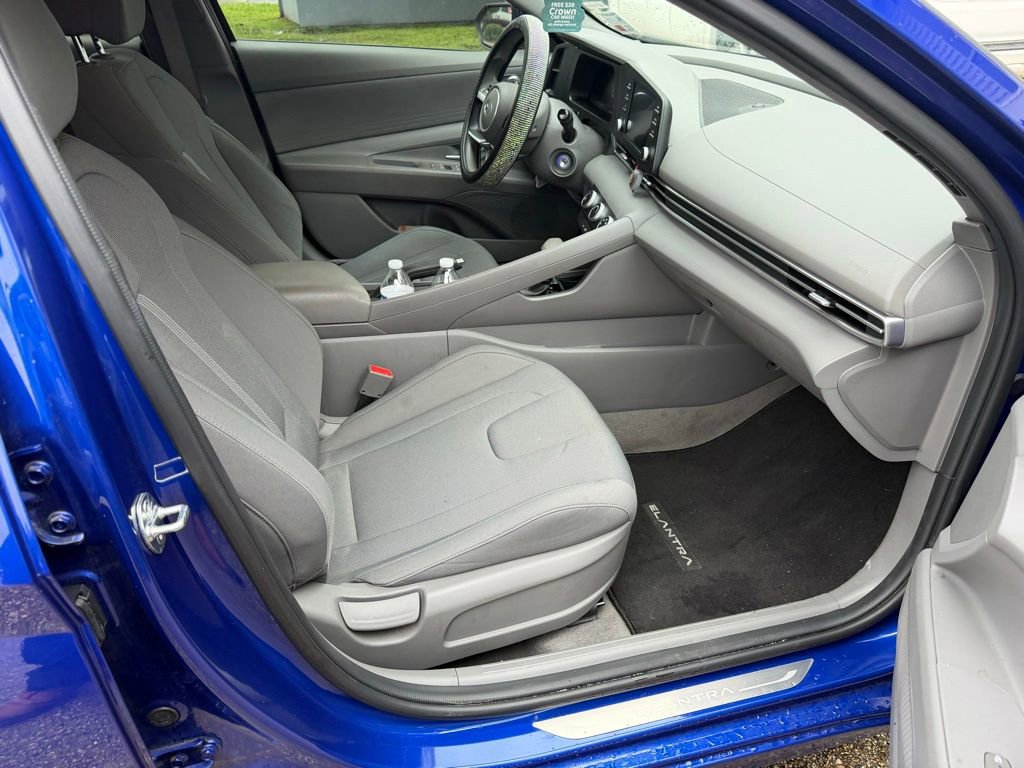 Used 2024 Hyundai Elantra SE FWD image 6