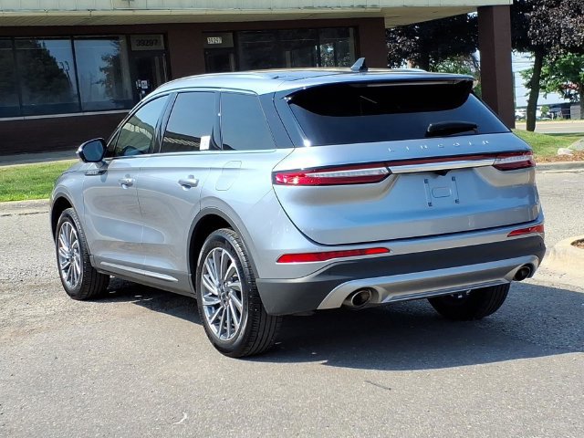 Used 2023 Lincoln Corsair Reserve w/ Equipment Group 201A FWD image 2