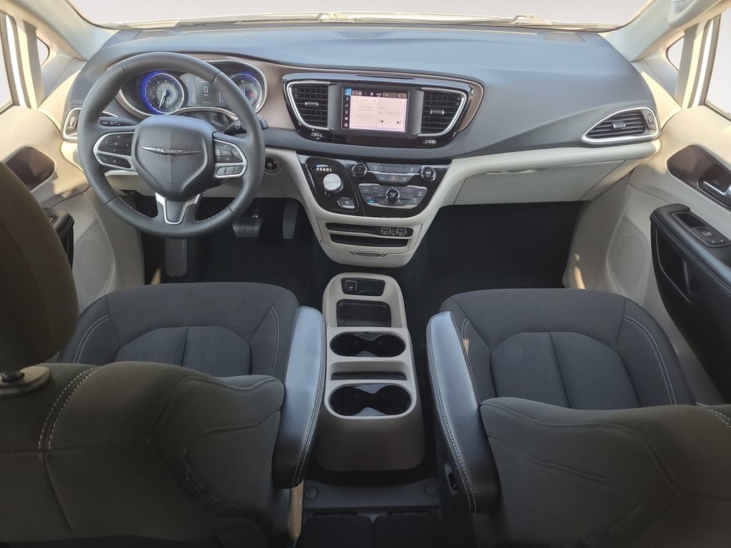 Used 2023 Chrysler Voyager LX FWD image 10