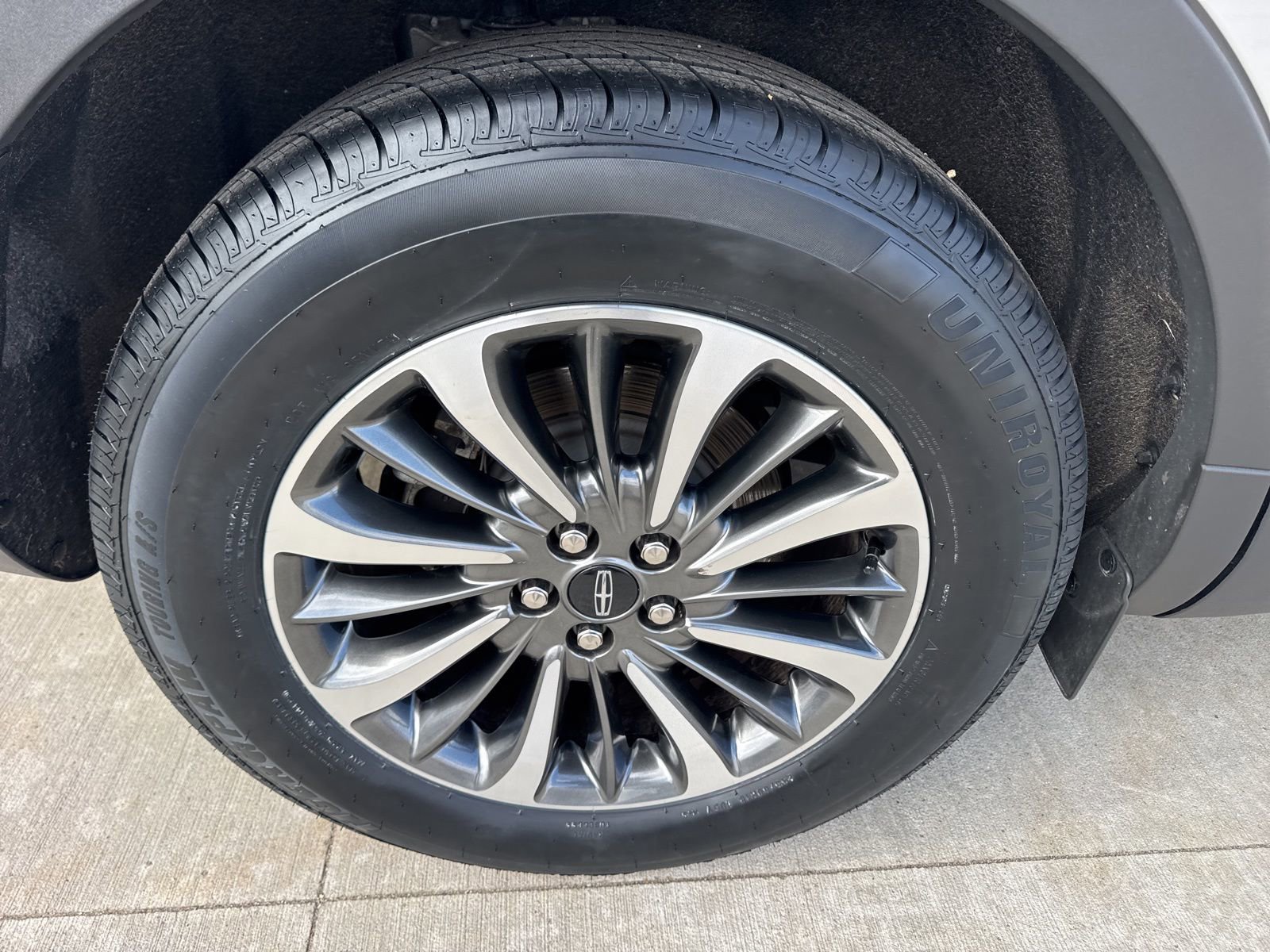 Used 2023 Lincoln Nautilus FWD w/ Premium Package image 16
