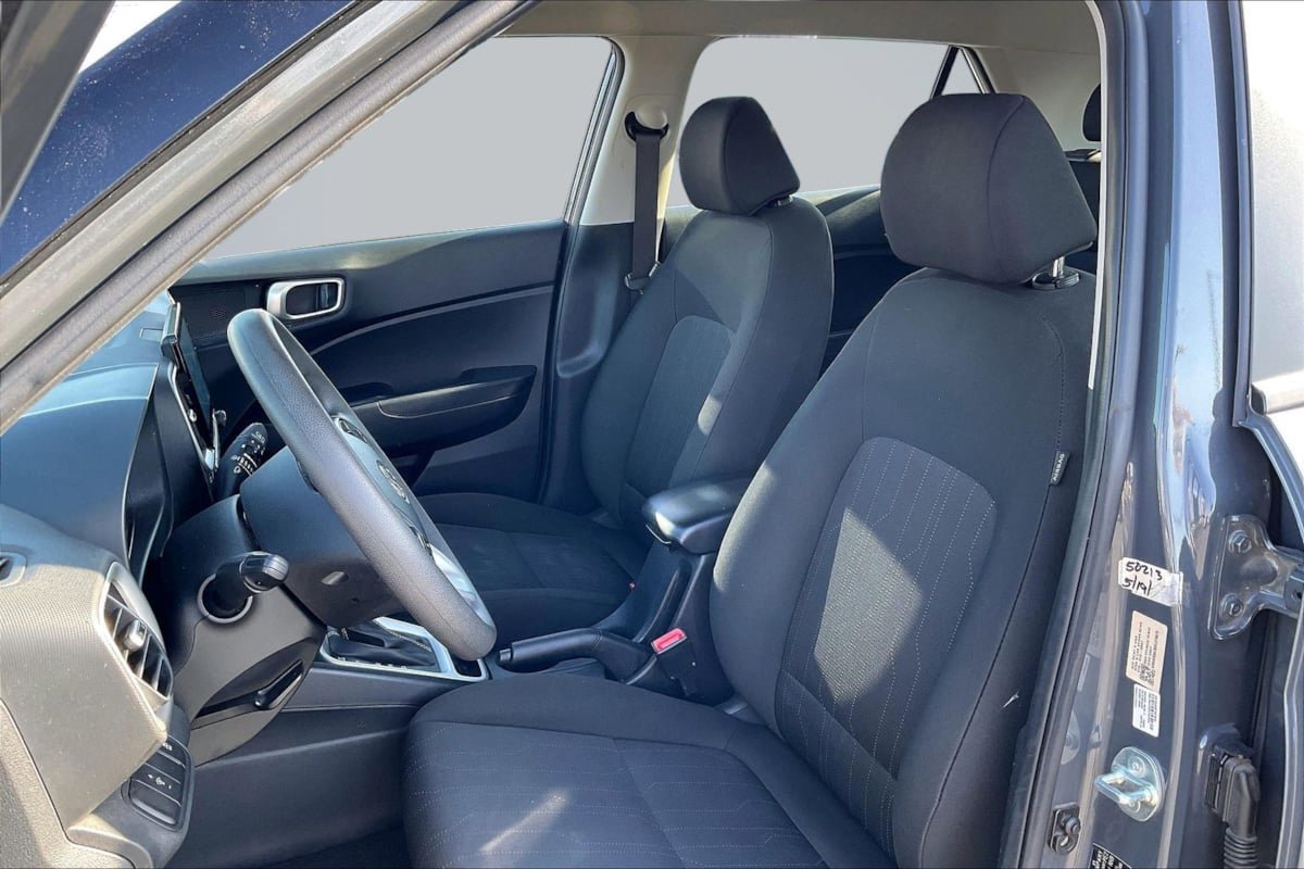 Used 2024 Hyundai Venue SE FWD image 24