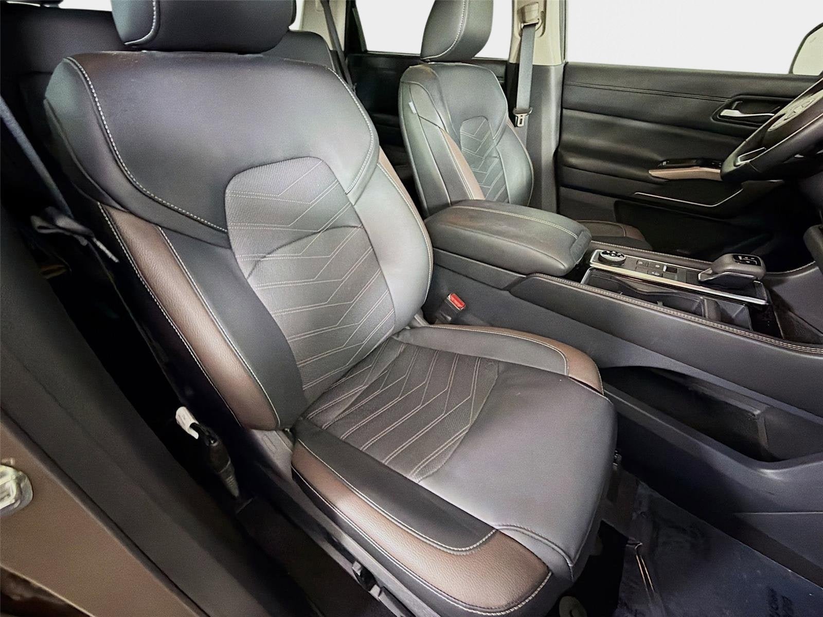 Certified 2024 Nissan Pathfinder Platinum w/ Cargo Package AWD/4WD image 28