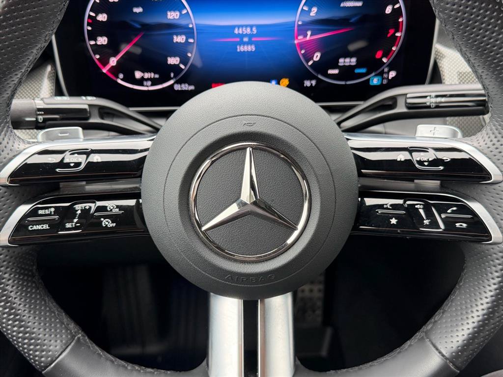 Used 2025 Mercedes-Benz GLC 300 4MATIC image 17
