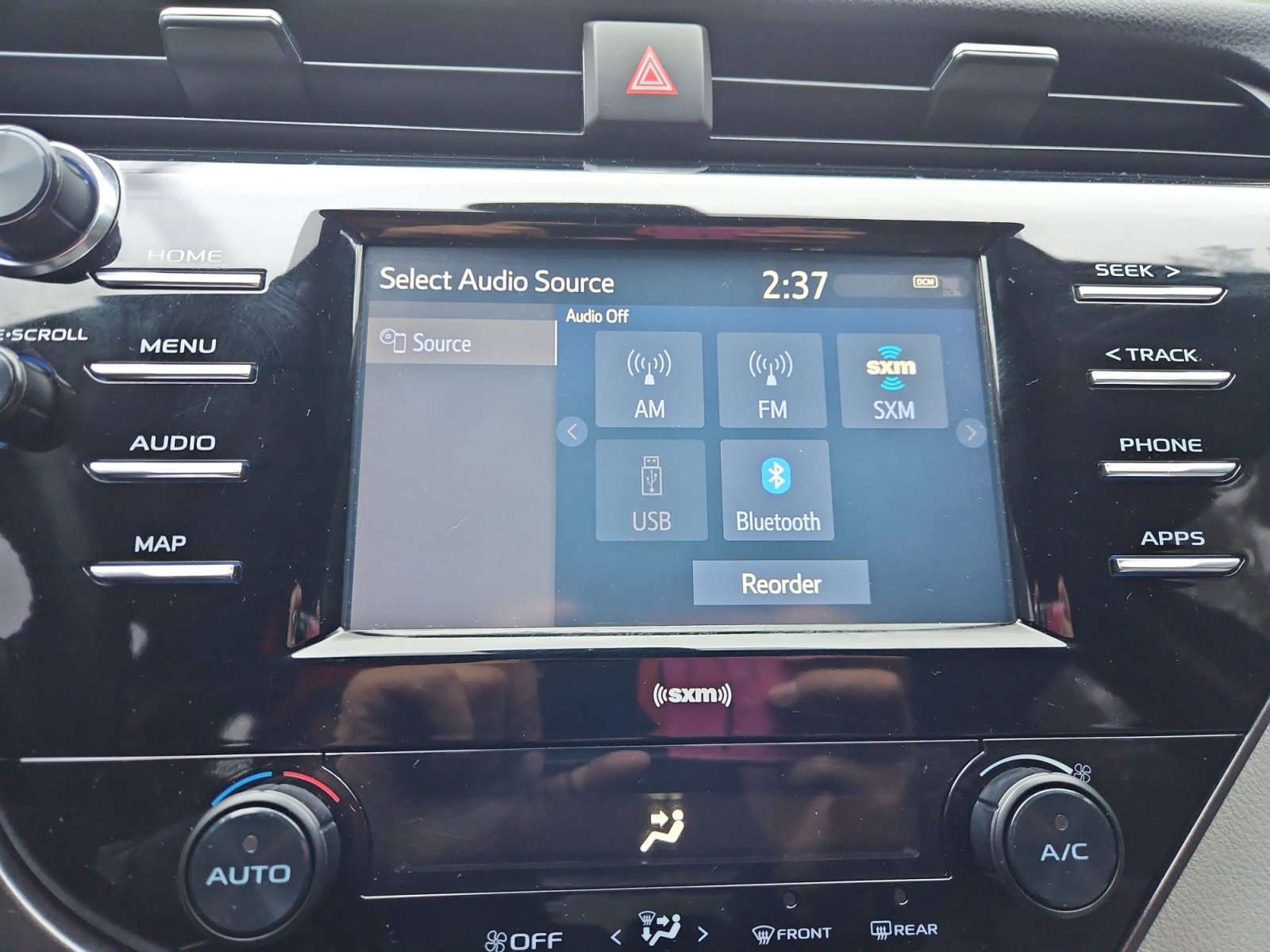 Used 2020 Toyota Camry SE FWD image 17
