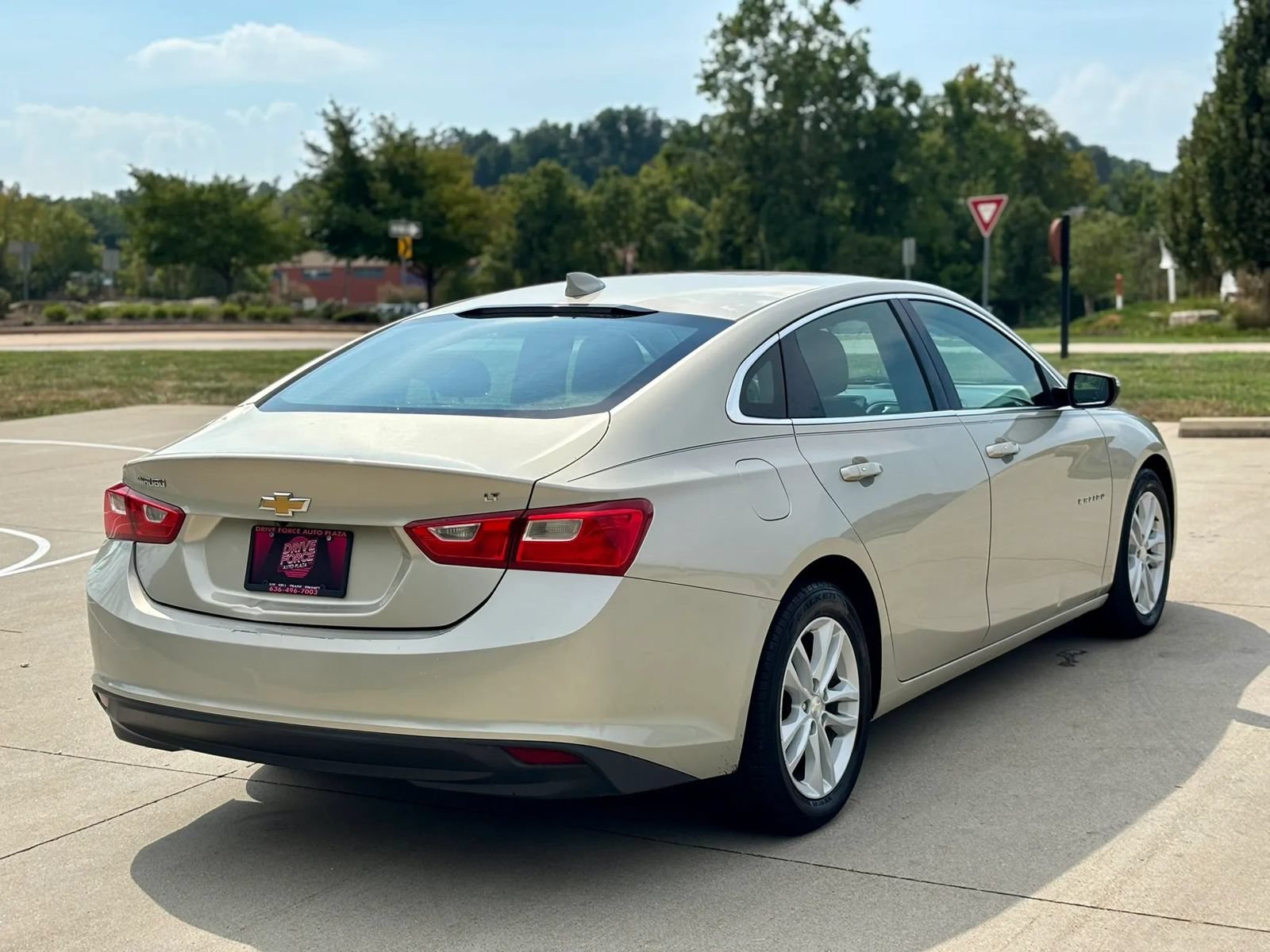 Used 2016 Chevrolet Malibu LT FWD image 6