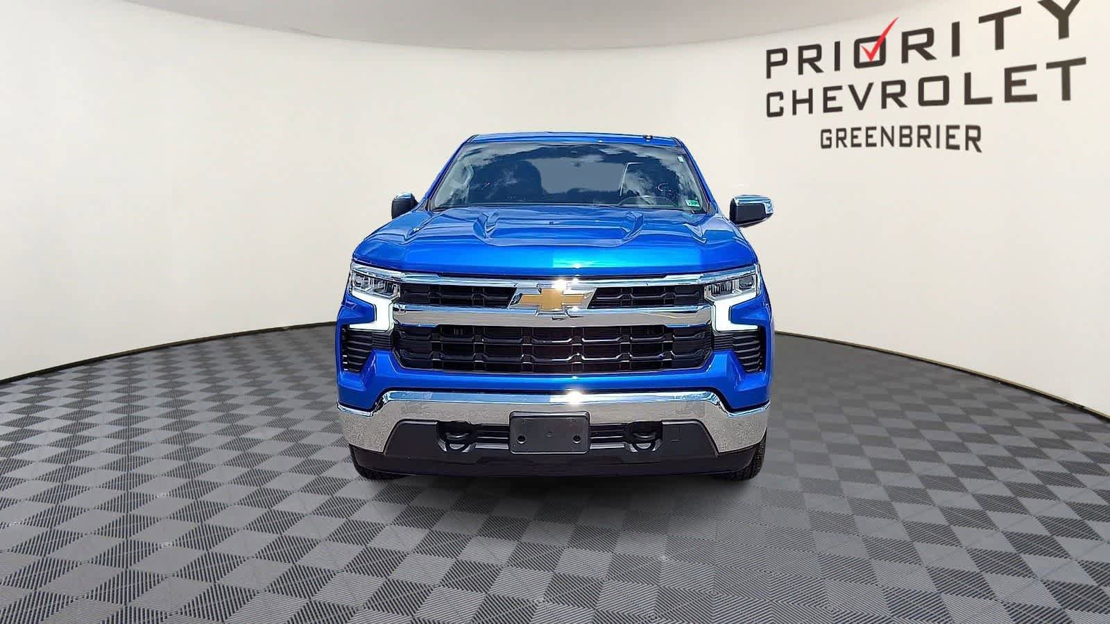 Used 2025 Chevrolet Silverado 1500 LT AWD/4WD image 3