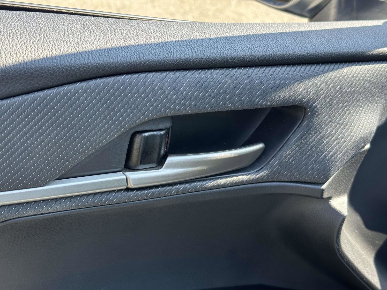 Used 2025 Toyota Camry SE image 12