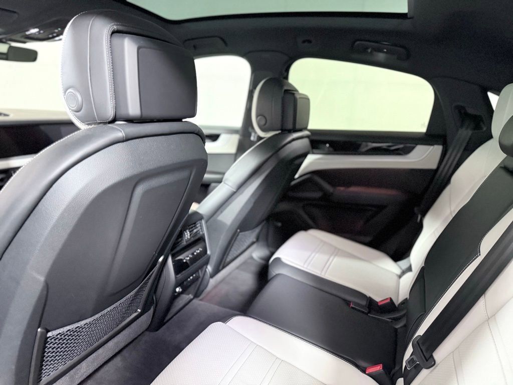 Used 2024 Porsche Cayenne Coupe image 21