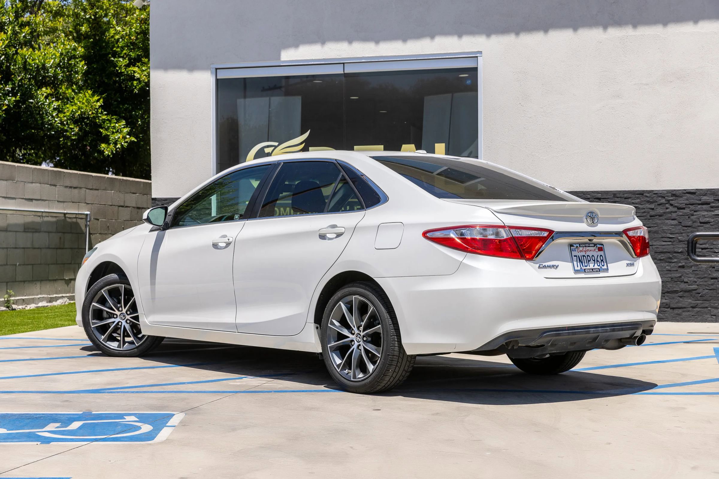 Used 2015 Toyota Camry XSE FWD image 10