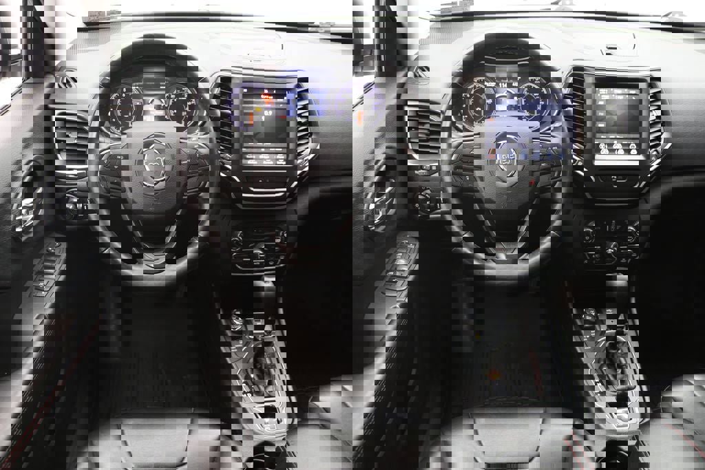 Used 2019 Jeep Cherokee Trailhawk w/ Cold Weather Group image 12