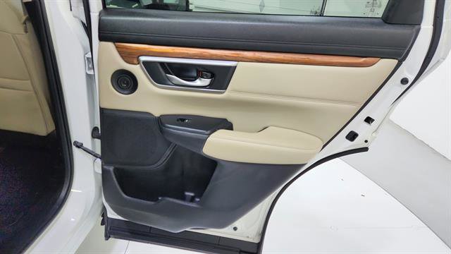 Used 2019 Honda CR-V Touring image 32