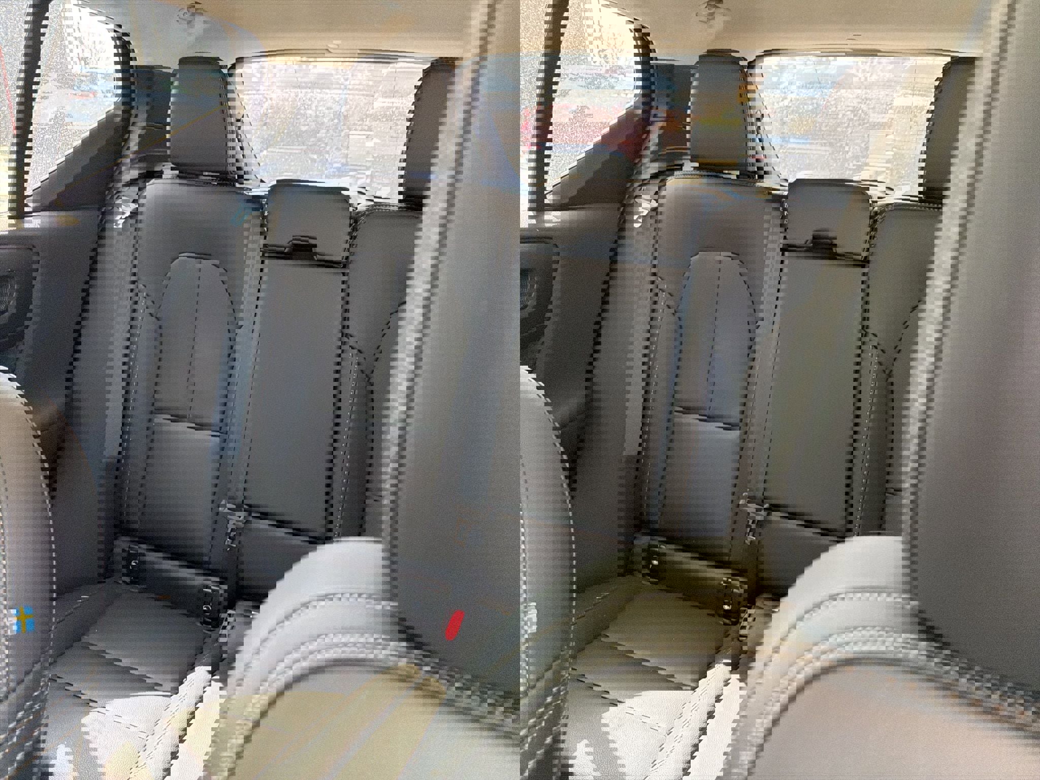 Used 2025 Volvo XC40 B5 Plus image 13