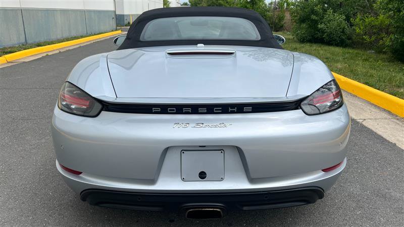 Used 2018 Porsche 718 Boxster RWD image 17
