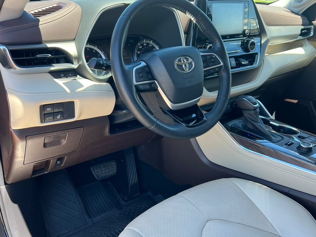 Used 2022 Toyota Highlander Limited AWD/4WD image 19