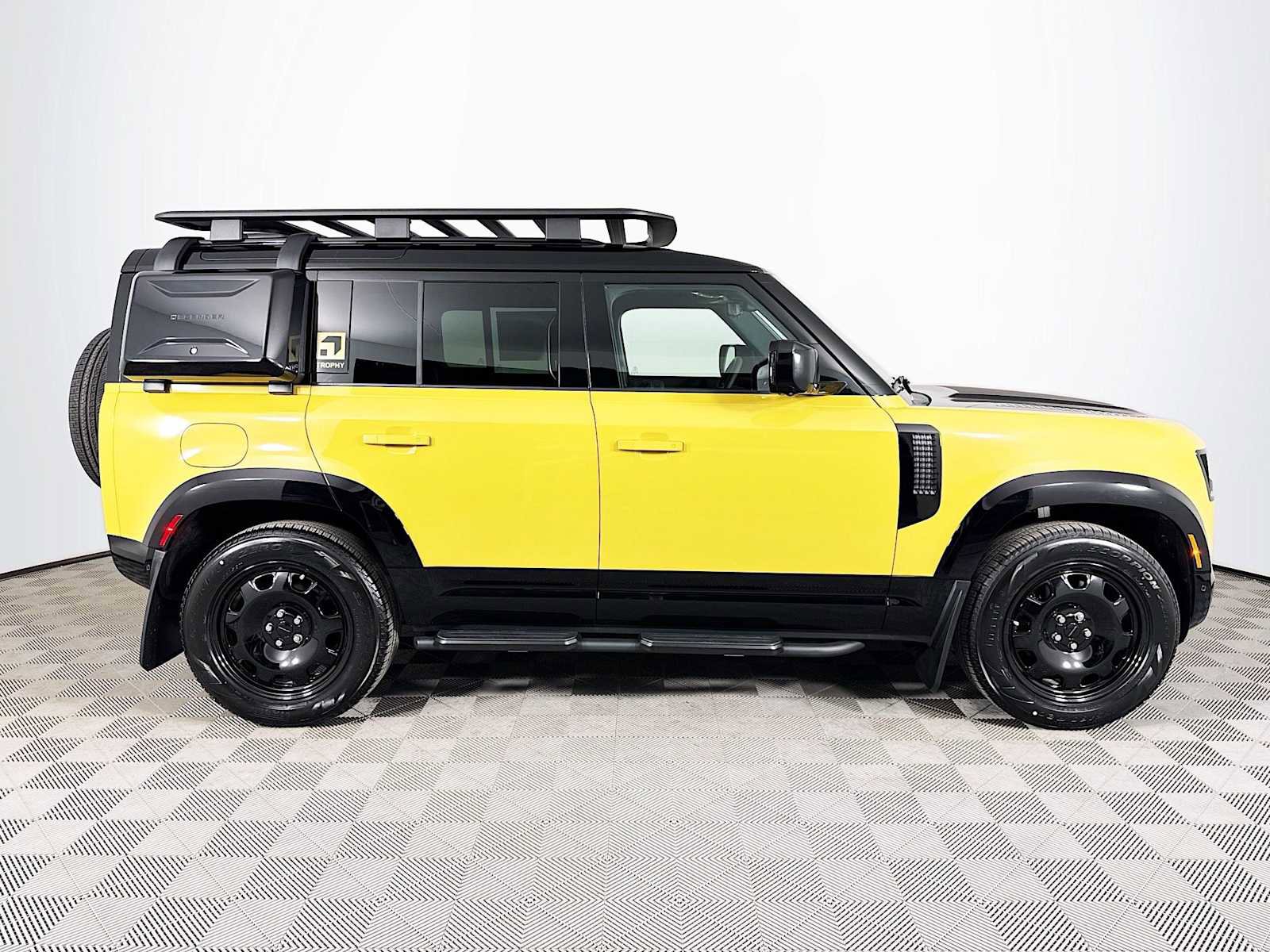 New 2026 Land Rover Defender 110 AWD/4WD image 4