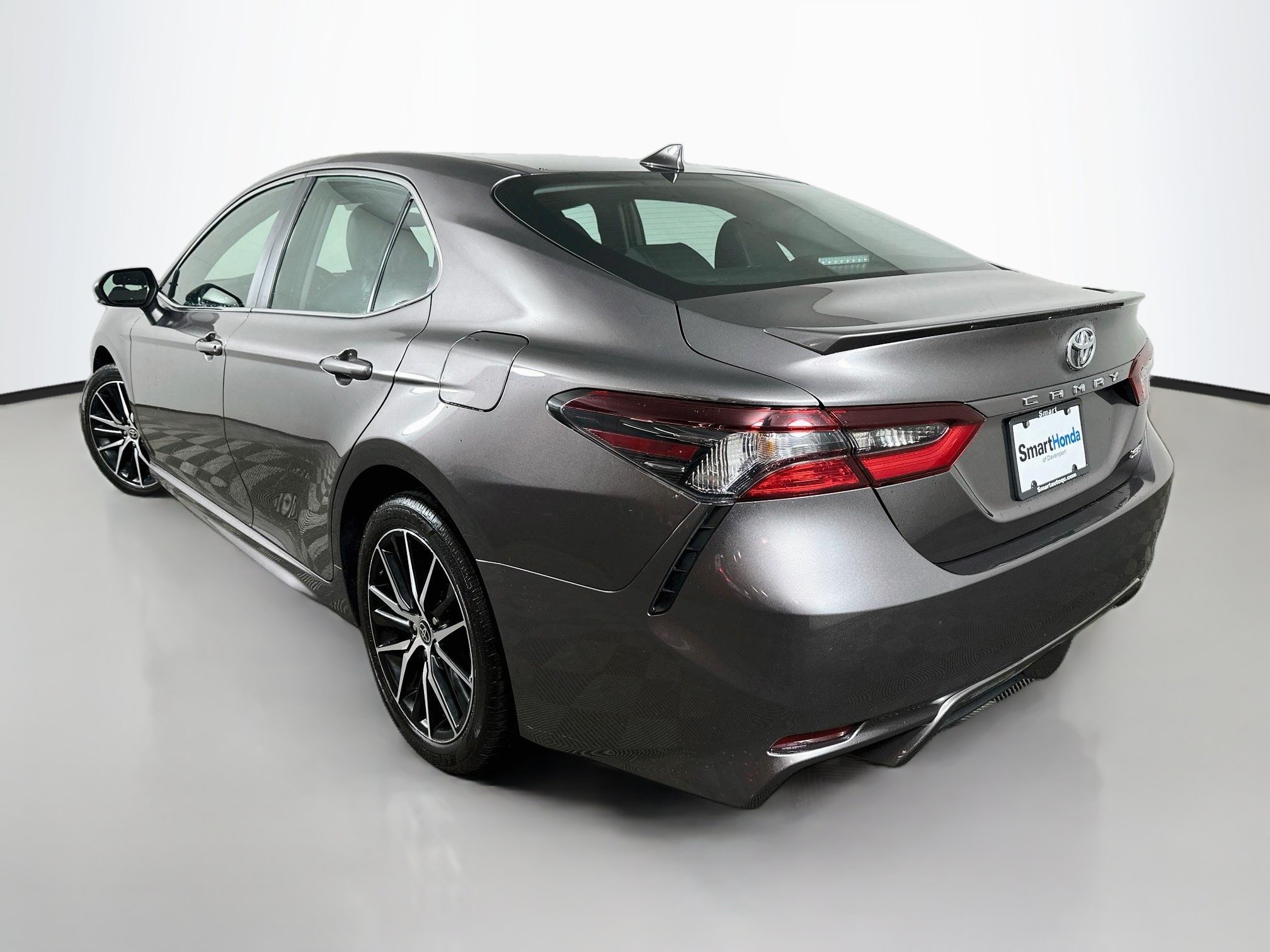 Used 2024 Toyota Camry SE FWD image 5