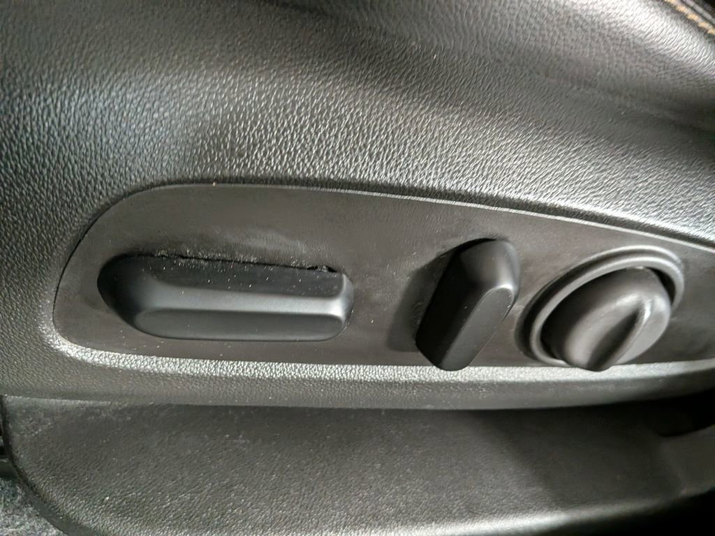 Certified 2021 Chevrolet Equinox Premier w/ Redline Edition image 33