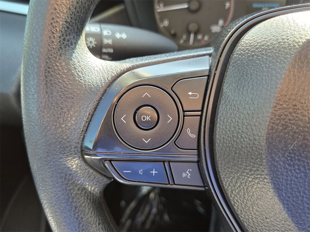 Used 2025 Toyota Corolla LE image 24