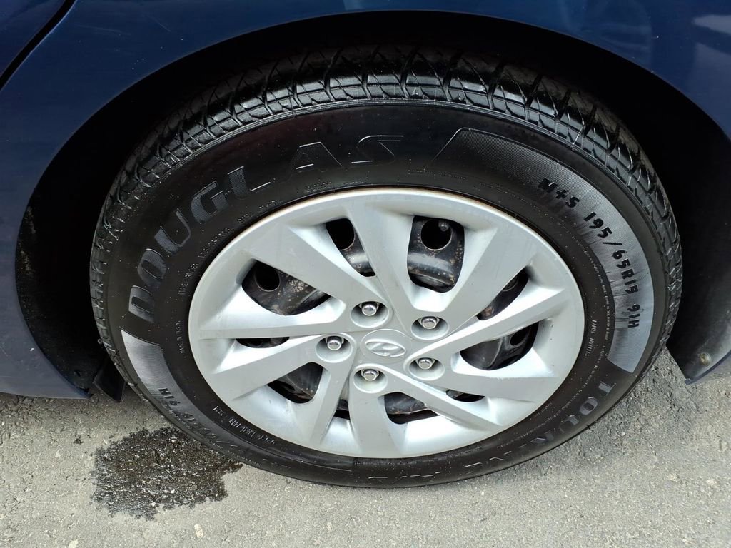 Used 2019 Hyundai Elantra SE FWD image 9