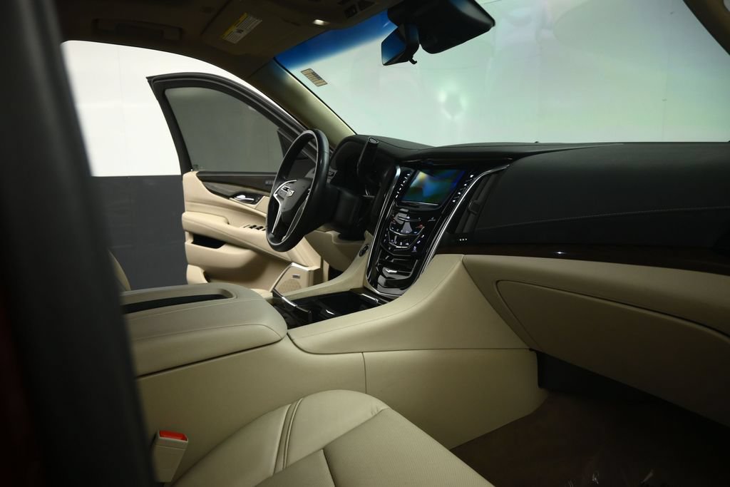 Used 2019 Cadillac Escalade Luxury w/ LPO, Radiant Package AWD/4WD image 53
