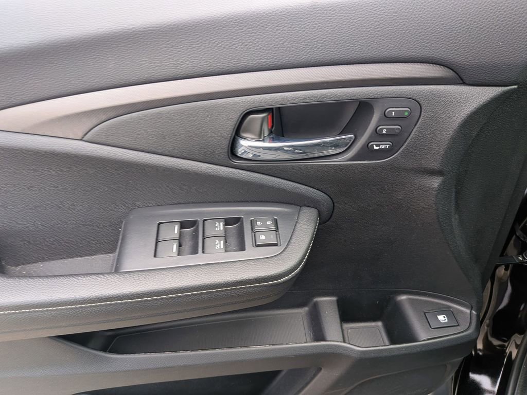 Used 2025 Honda Ridgeline RTL image 11