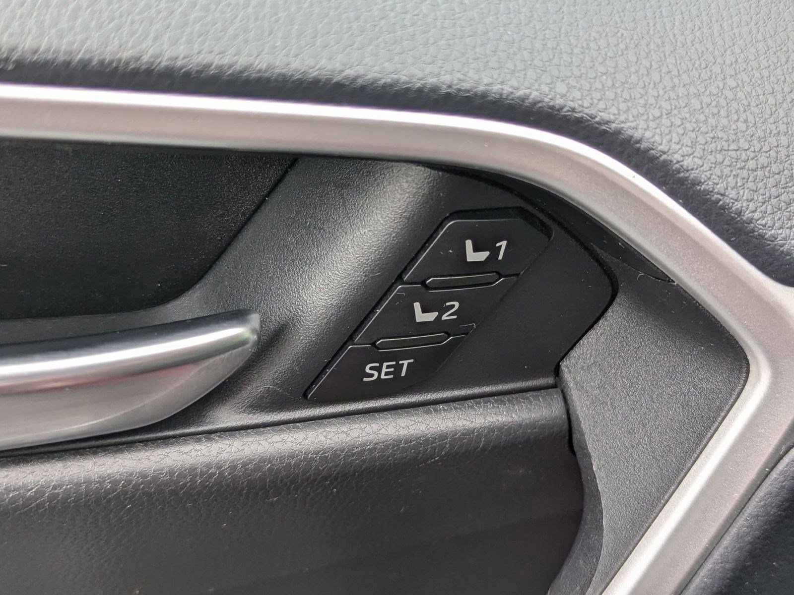 Used 2025 Toyota RAV4 XLE Premium image 23