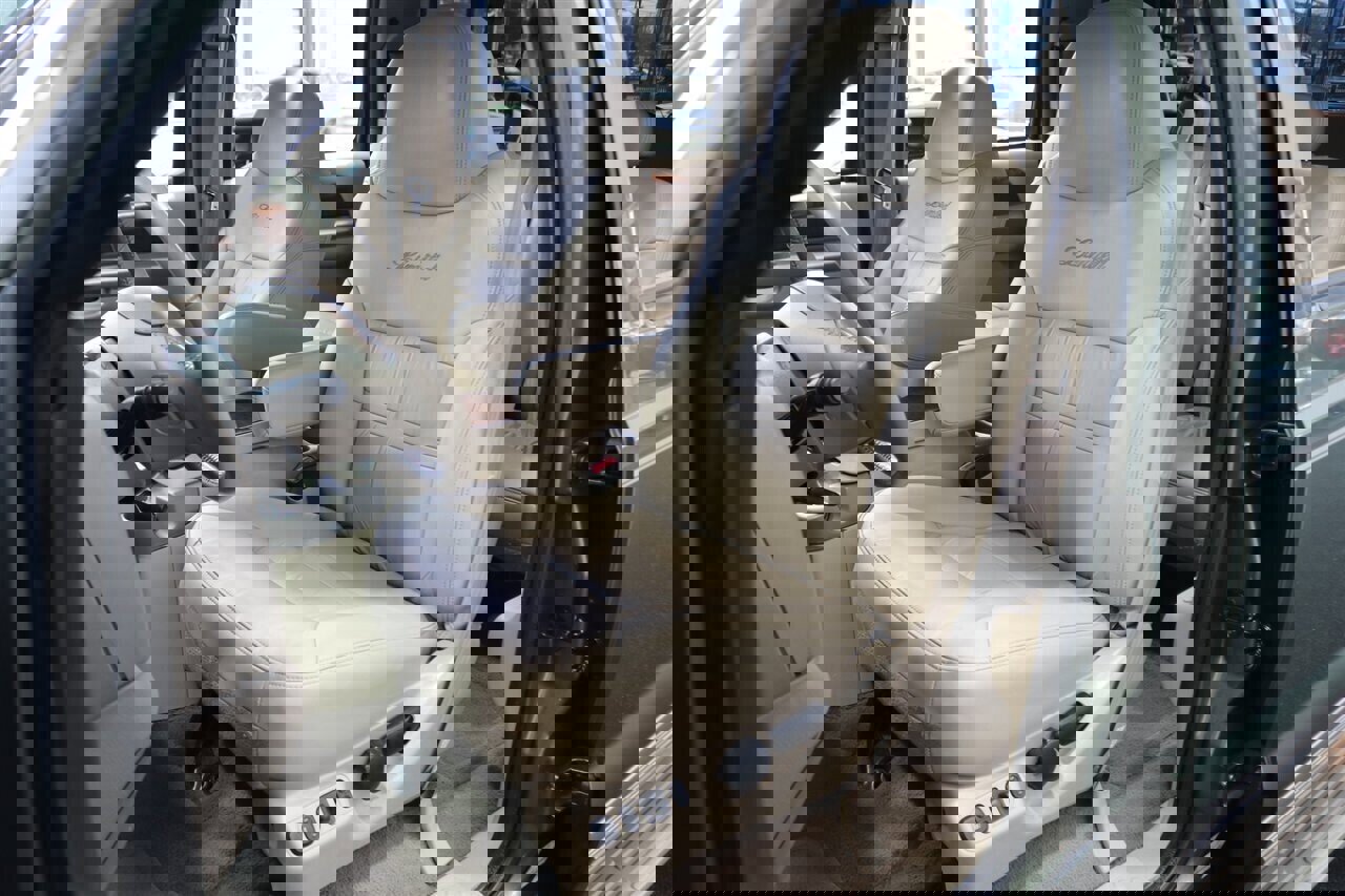 Used 2001 Ford Excursion Limited image 16