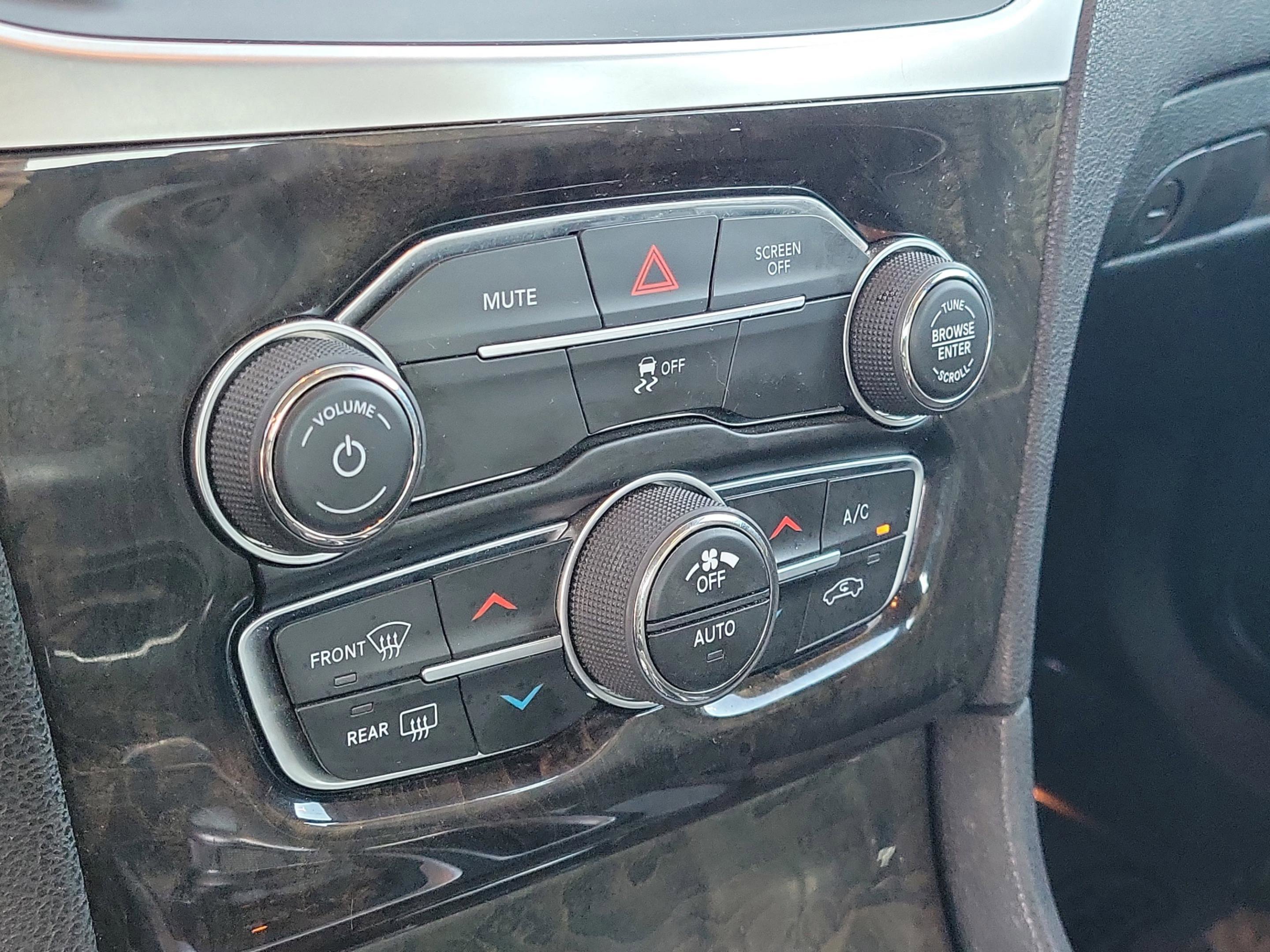 Used 2019 Chrysler 300 Limited image 27