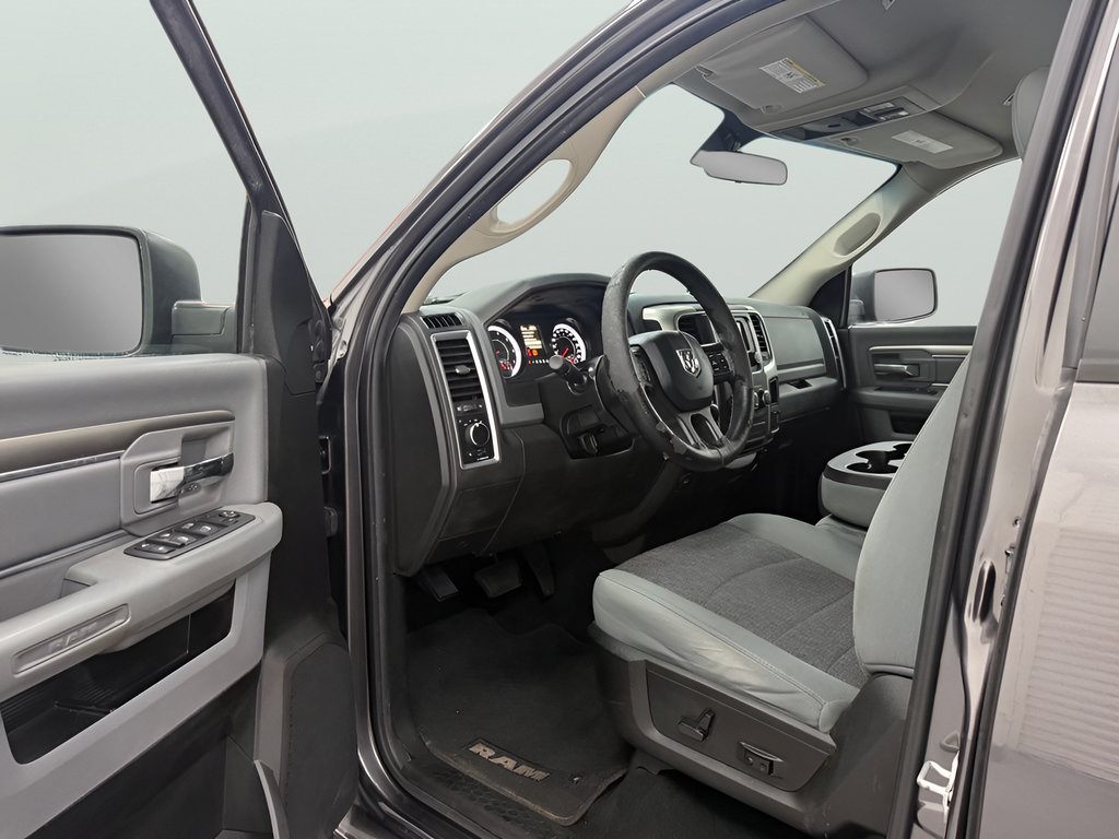 Used 2019 RAM 1500 Classic SLT AWD/4WD image 9