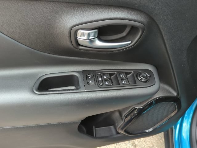 Used 2022 Jeep Renegade Altitude w/ Convenience Group AWD/4WD image 18