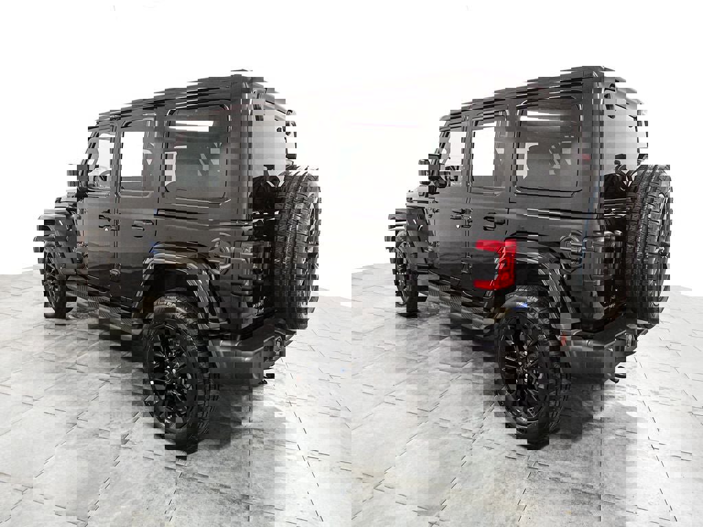 Used 2025 Jeep Wrangler Unlimited Sahara image 4