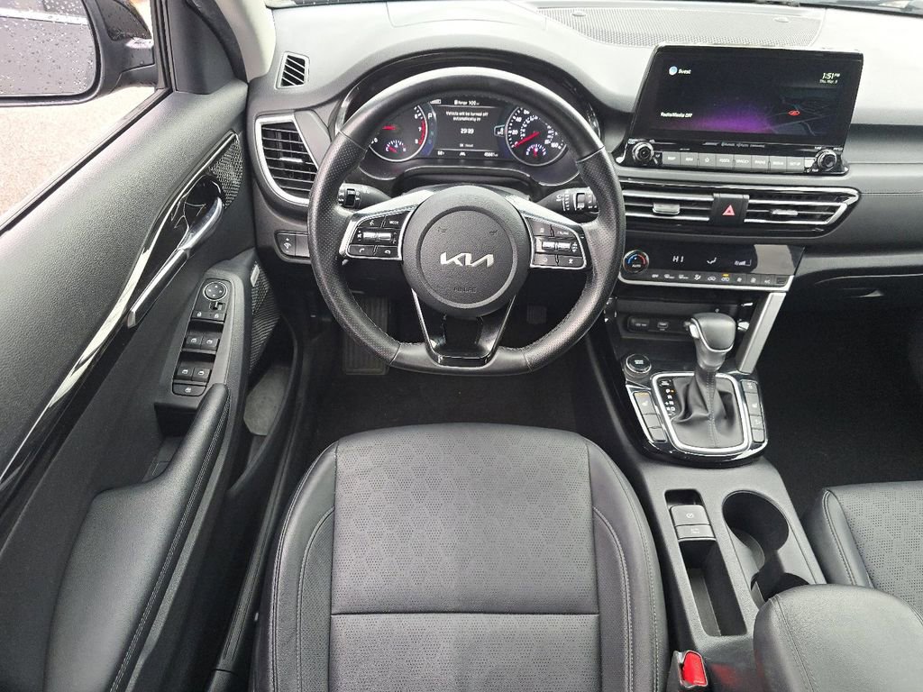 Used 2022 Kia Seltos SX w/ Sunroof Package image 24