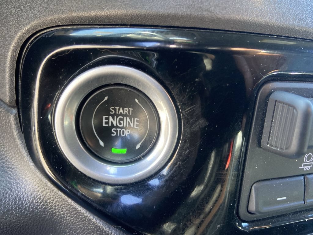 Certified 2022 GMC Sierra 1500 SLT w/ SLT Premium Package AWD/4WD image 17