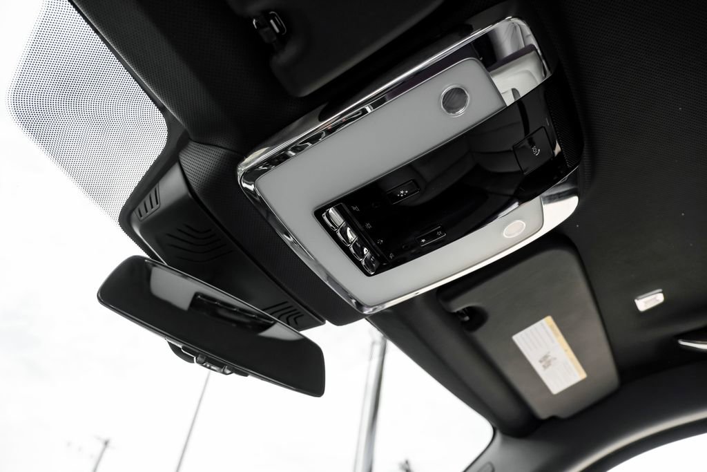 Used 2022 Rolls-Royce Cullinan Black Badge image 27