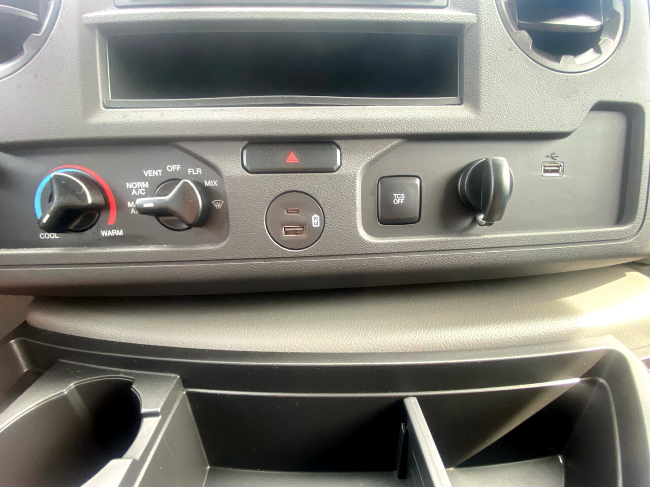 Used 2024 Ford E-350 and Econoline 350 Super Duty w/ Power Windows & Locks Group image 33