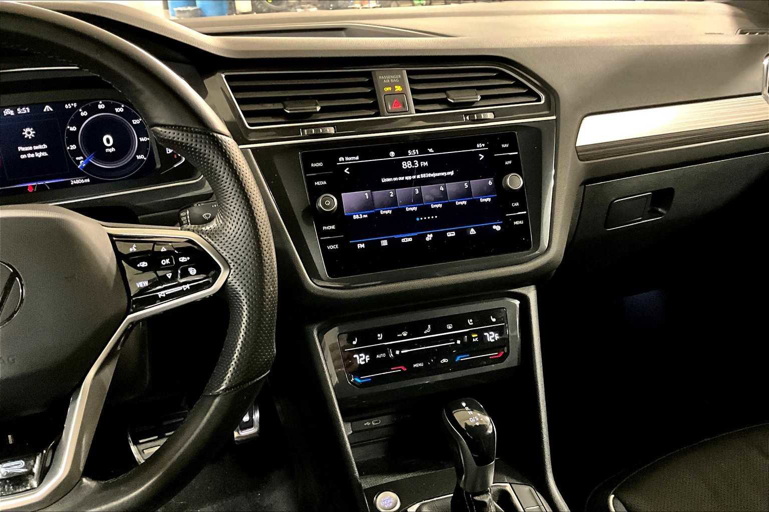 Used 2022 Volkswagen Tiguan SEL R-Line image 6