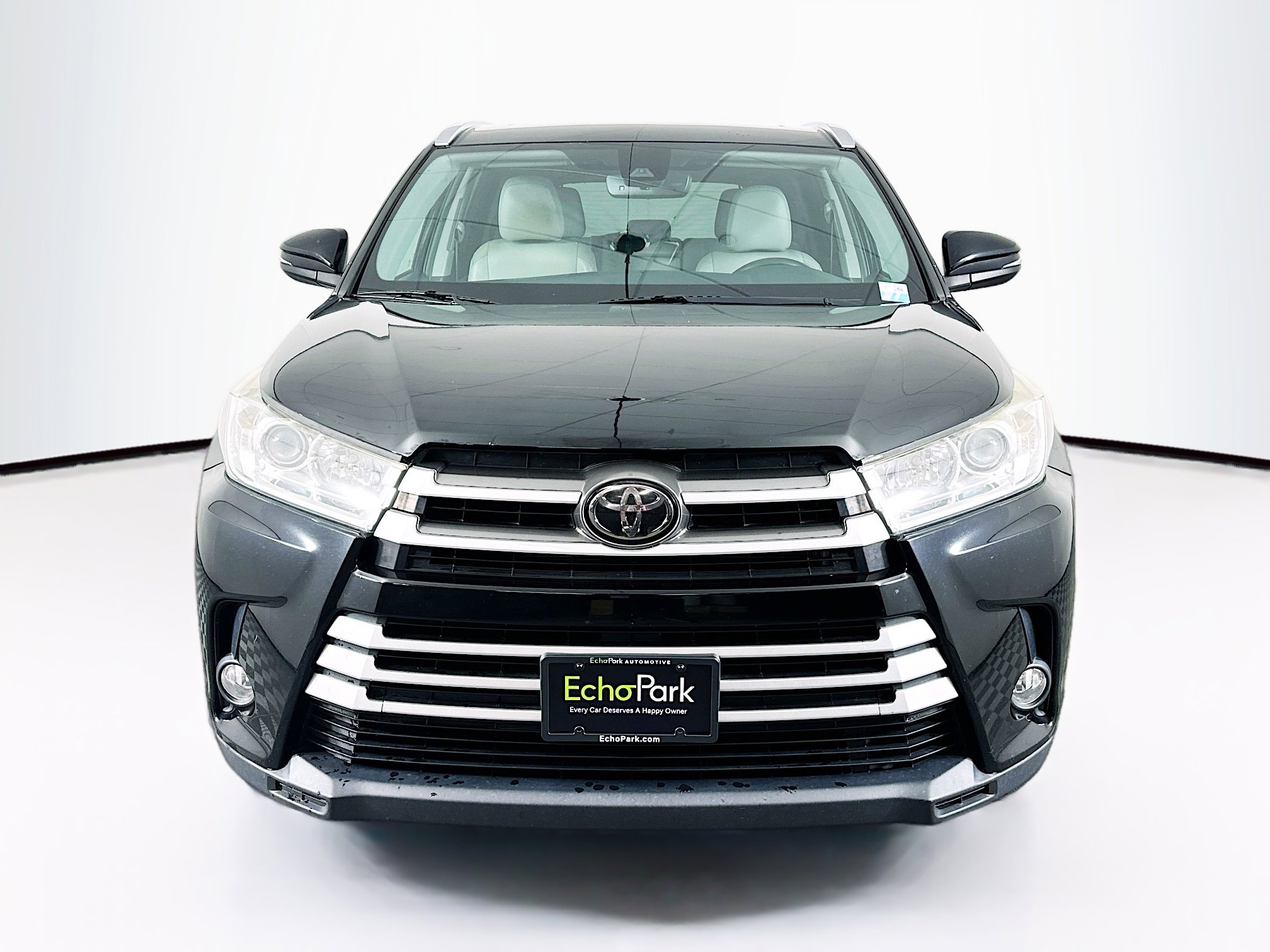 Used 2019 Toyota Highlander XLE image 2