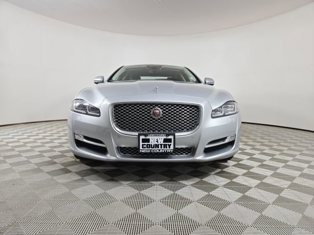 Used 2018 Jaguar XJ R-Sport AWD/4WD image 2