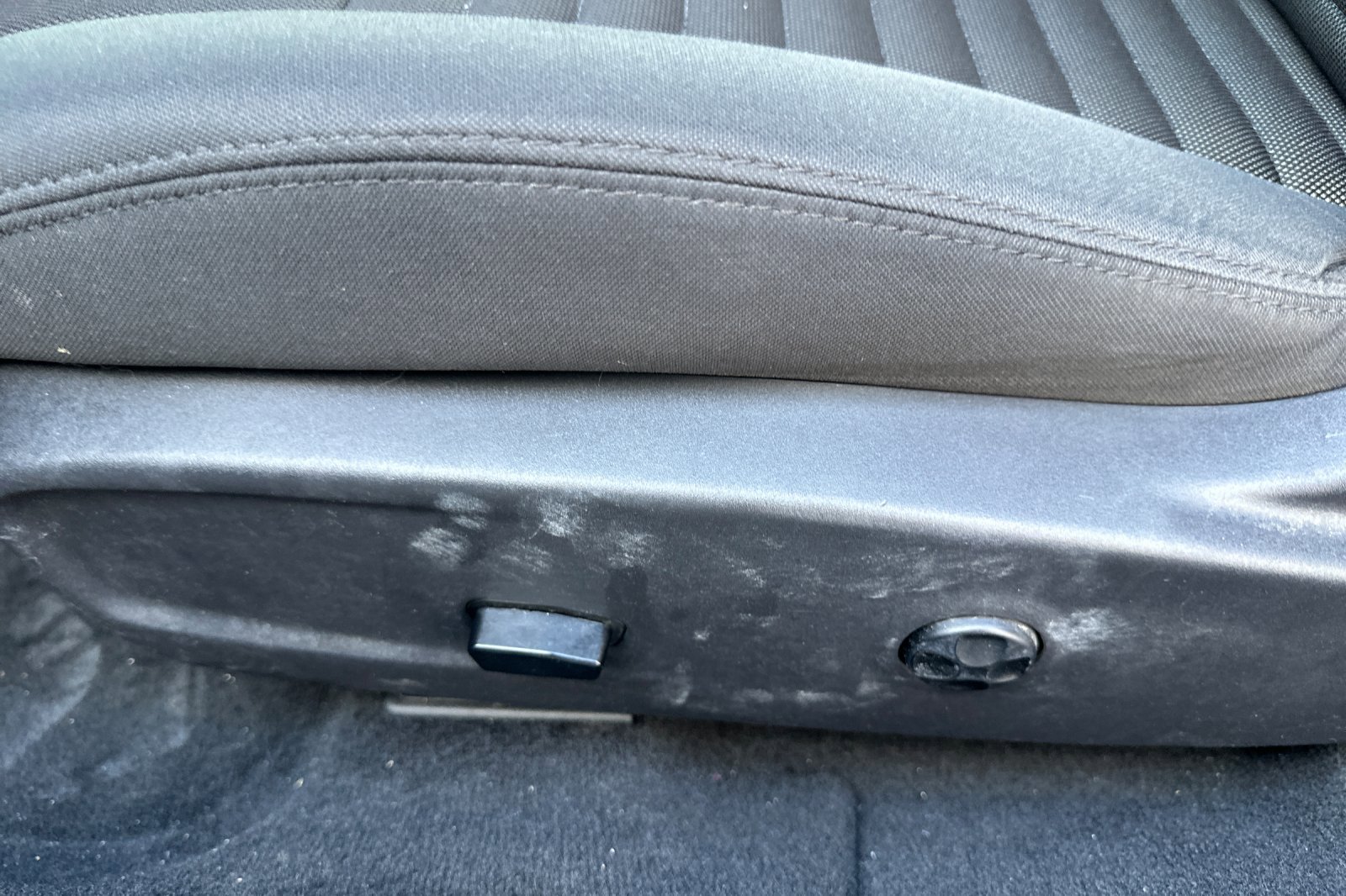 Used 2014 Dodge Challenger R/T w/ Blacktop Package image 13