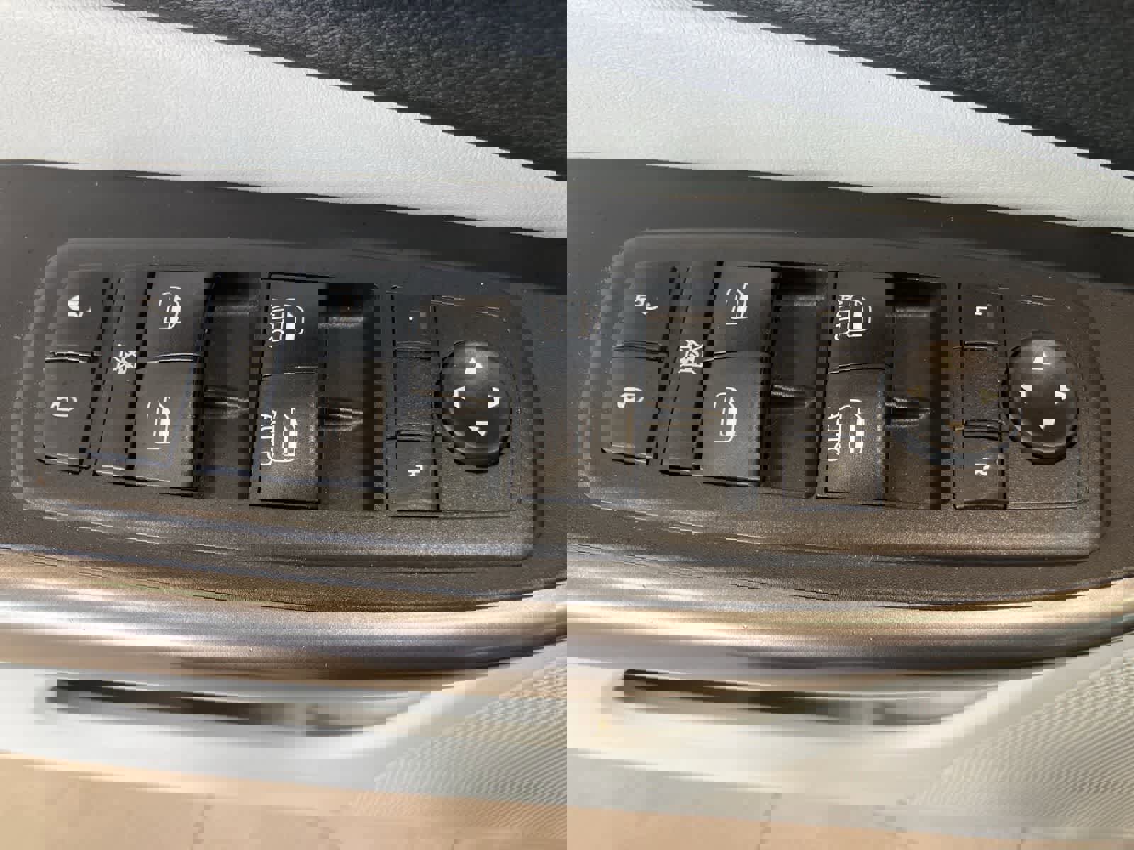 Used 2019 Jeep Cherokee Limited w/ Technology Group image 12