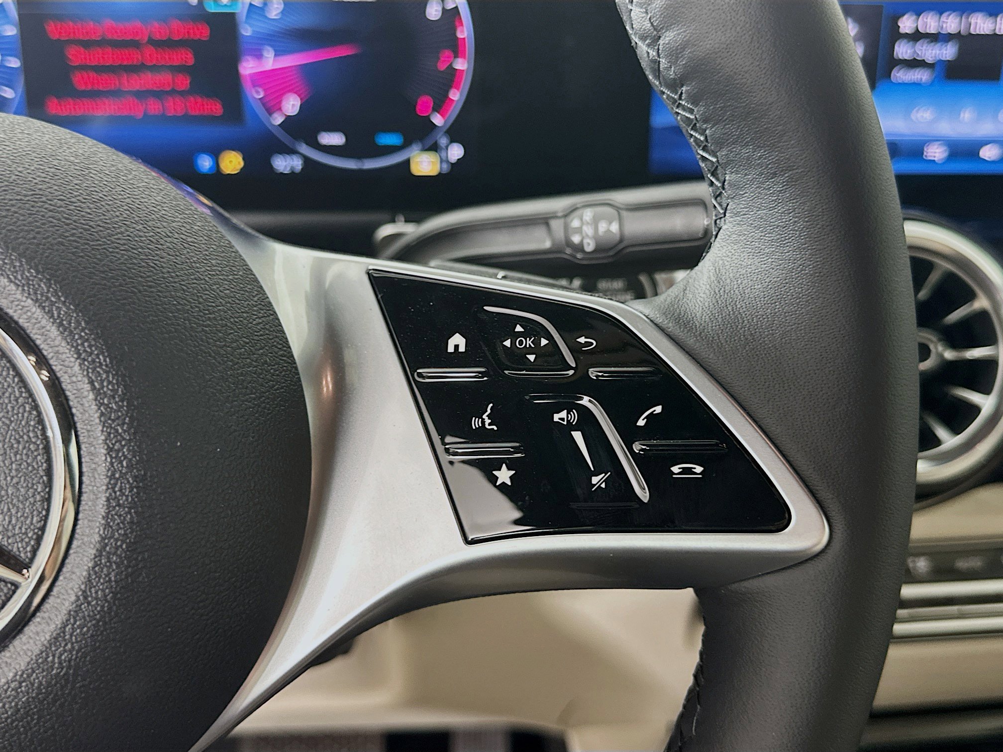 Certified 2025 Mercedes-Benz GLB 250 4MATIC image 13