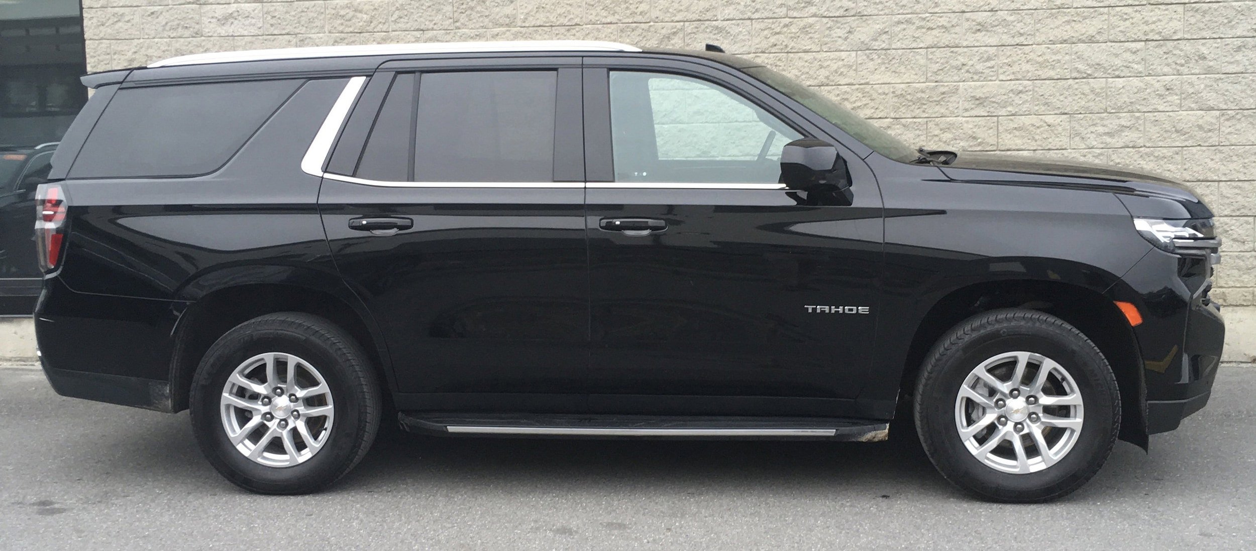Used 2023 Chevrolet Tahoe LS image 2